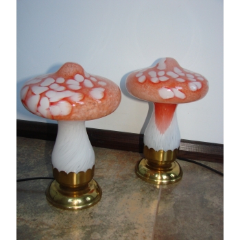 Lampy z mosiężną podstawą